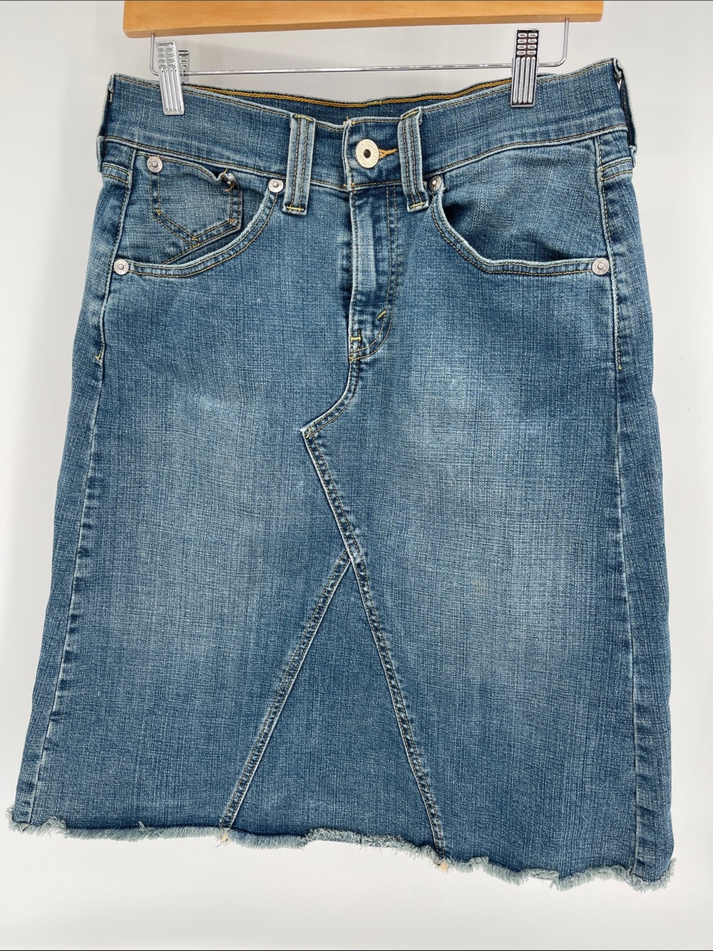 Levi's Classic Distressed Blue Denim Skirt with Raw Frayed Hem Size 8